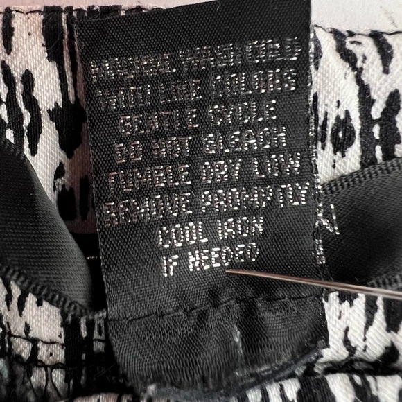 89th & MADISON BLACK AND WHITE CAPRIS size 10 - Picture 7 of 7